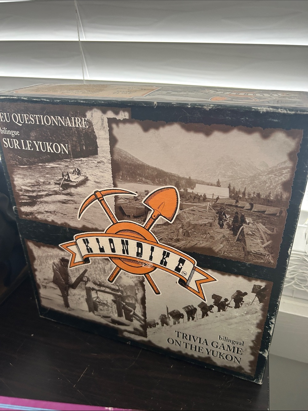 Klondike Bilingual Trivia Game - On The Yukon Board Game